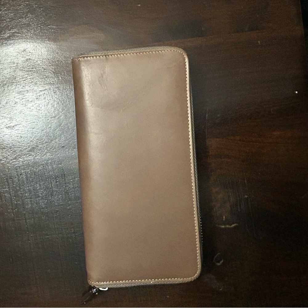 Lavemi Compact Women Wallet RFID Blocking, Leather Bifold Purse w/ID Windows